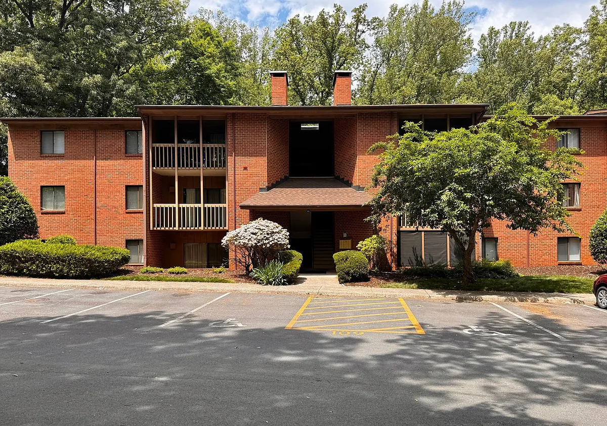 Building Photo - 109 Turtle Creek Rd #8