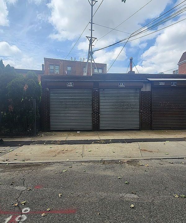 2nd image of 10033 Metropolitan Ave