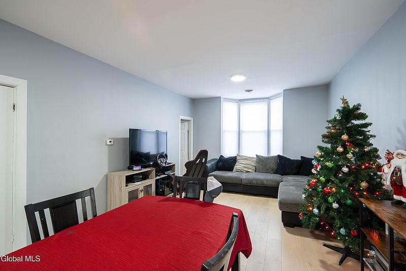 5th image of 1529 7th Avenue