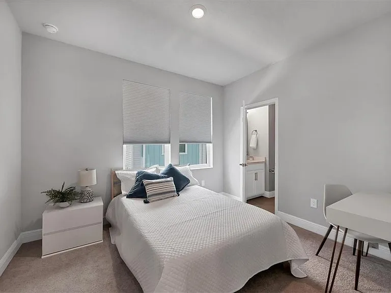 2329 Lindstrom St — Photo 23