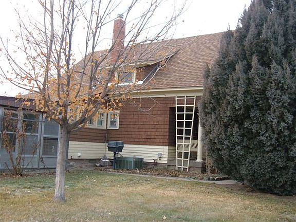 2nd image of 1001 Carson Ave