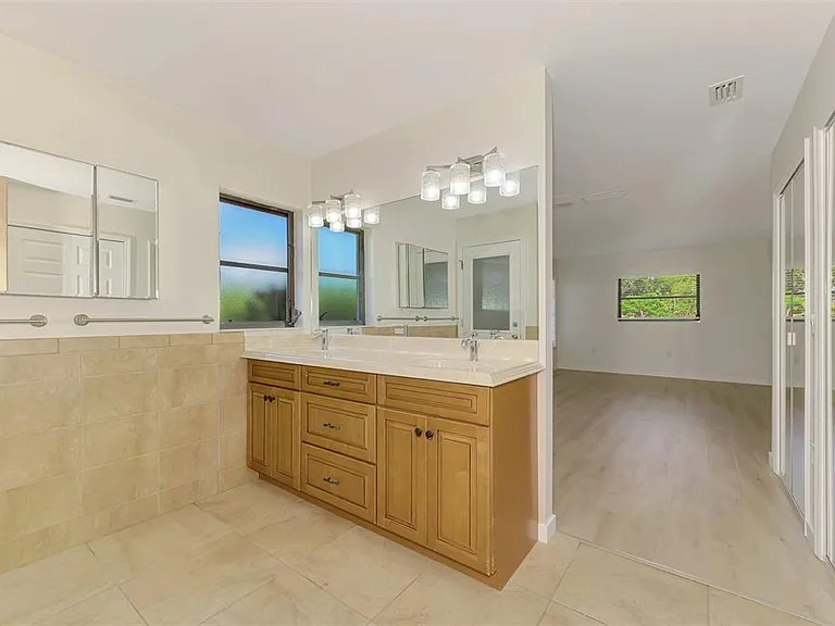 2340 Palmetto St — Photo 31