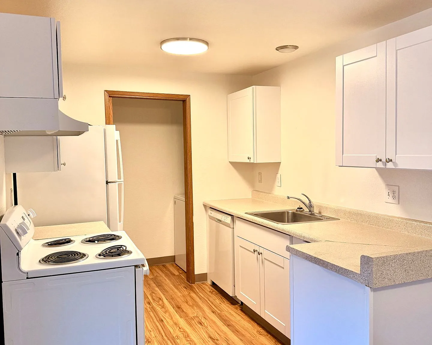 Eastway Circle Apartments — Photo 2