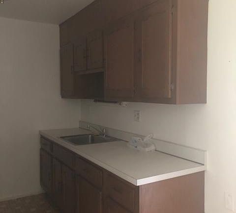 3rd image of 872 Balmoral Court #D