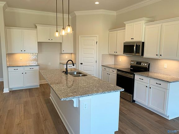 4th image of 145 Midpark Dr