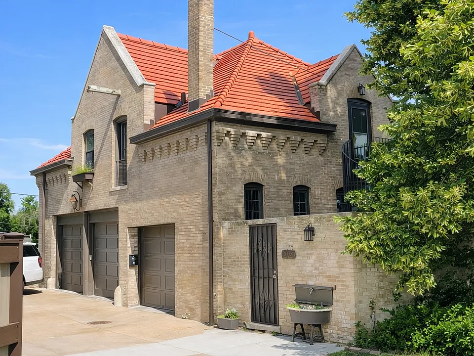 212 S 37th St