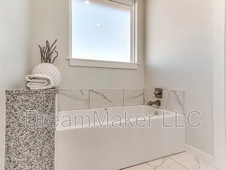 2807 Clifton Ter — Photo 33