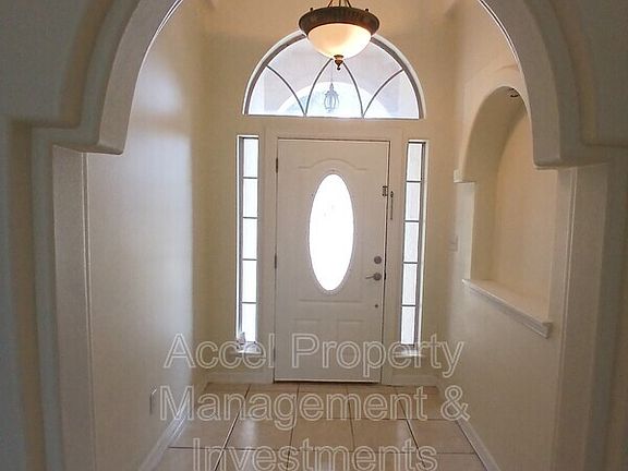2nd image of 4909 N Cypress St