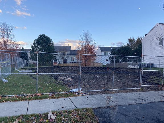 4th image of 1718 Newport Ln
