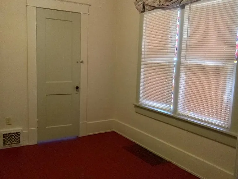 1311 N Waco Ave — Photo 3