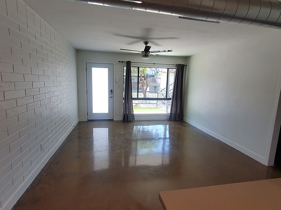 4th image of 320 W Earll Dr #11346438