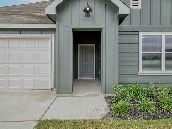 3rd image of 427 Lancebill Dr