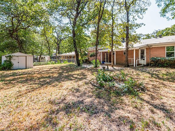 2nd image of 608 Woodcrest Dr