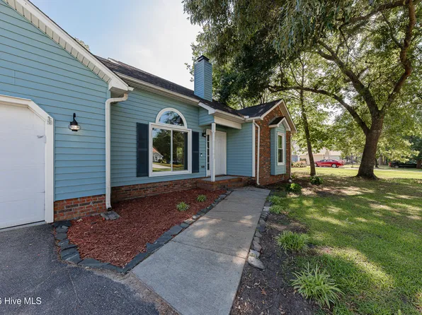185 Baytree Drive, Jacksonville, NC 28546