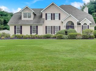 10 Greenwood Ln, Saint James, NY 11780