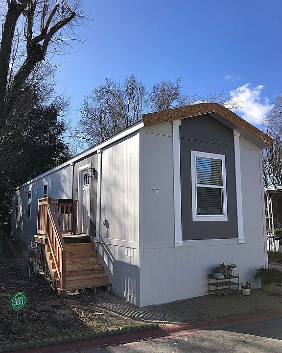 2nd image of 3165 Theatre Dr