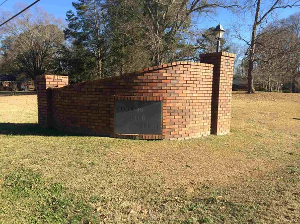 1310 Country Club Dr, Union Point, GA 30669