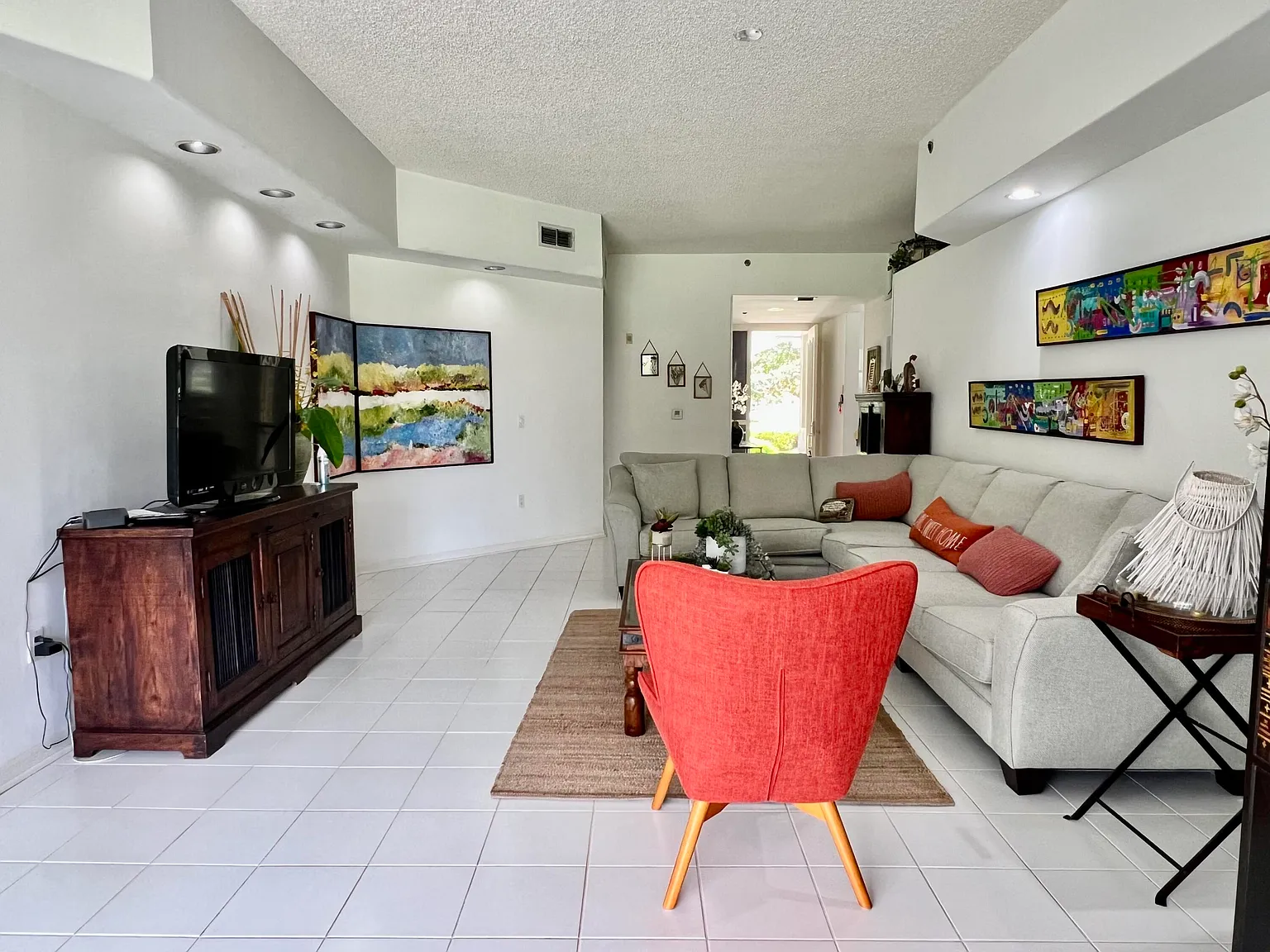 3 bed, 2.5 bath, 1957 sqft, $10,000 — Photo 3