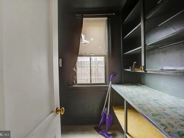 230 W 2nd St #A — Photo 7