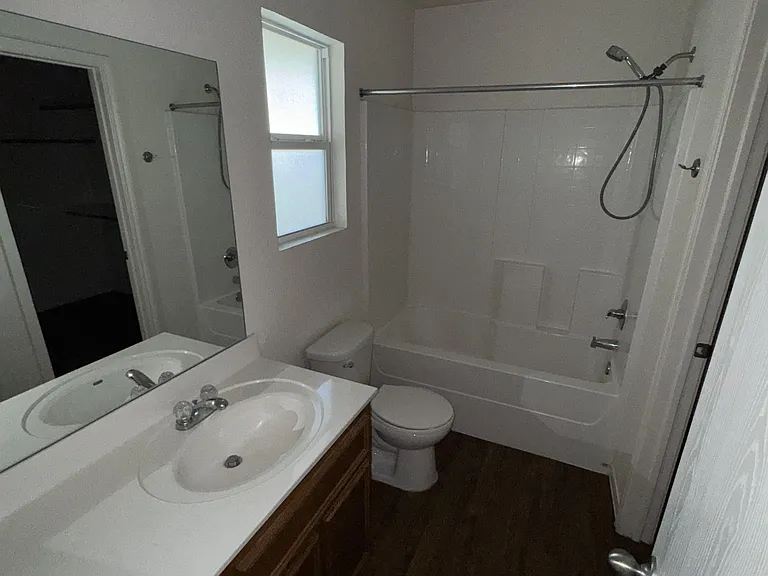 221 Gibson St #B — Photo 15