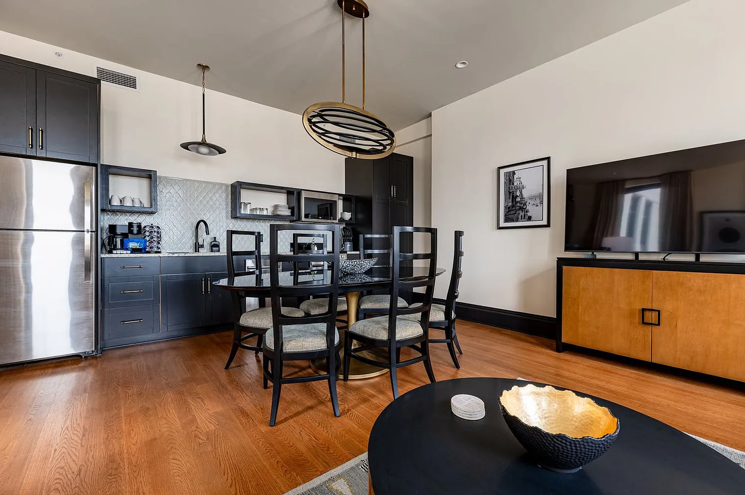 2 bed, 2.0 bath, 1044 sqft, $6,618 — Photo 3