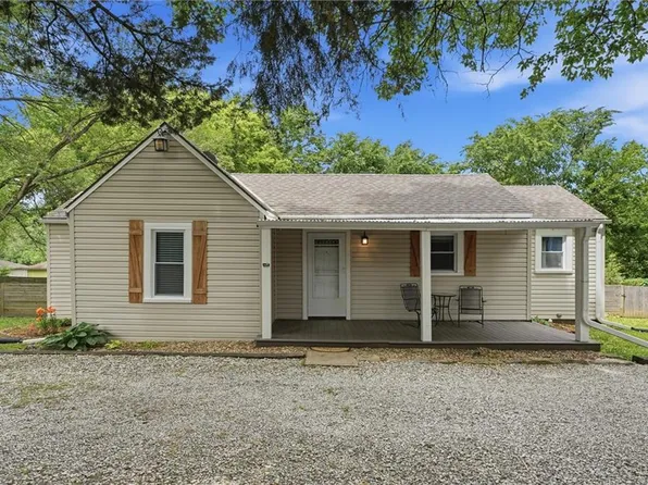 301 SE Moreland School Rd, Blue Springs, MO 64014