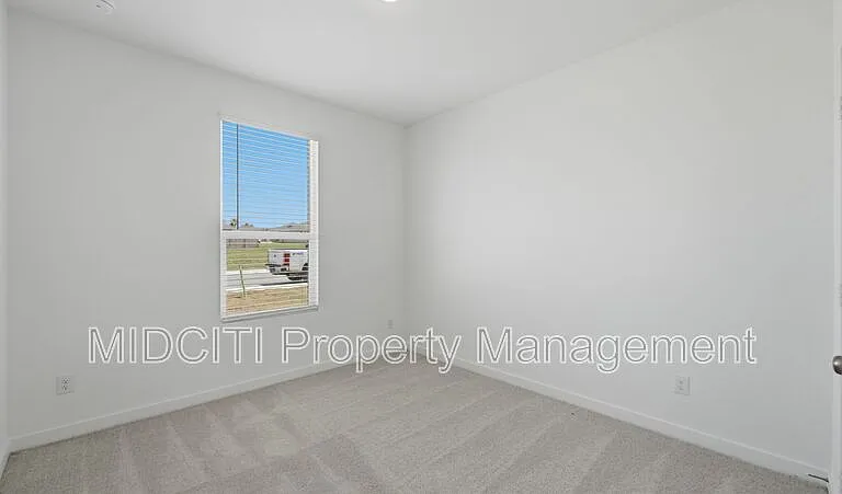 1304 Apron Trl — Photo 35