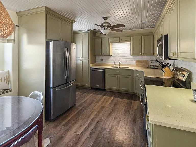 301 Hub Dr — Photo 8