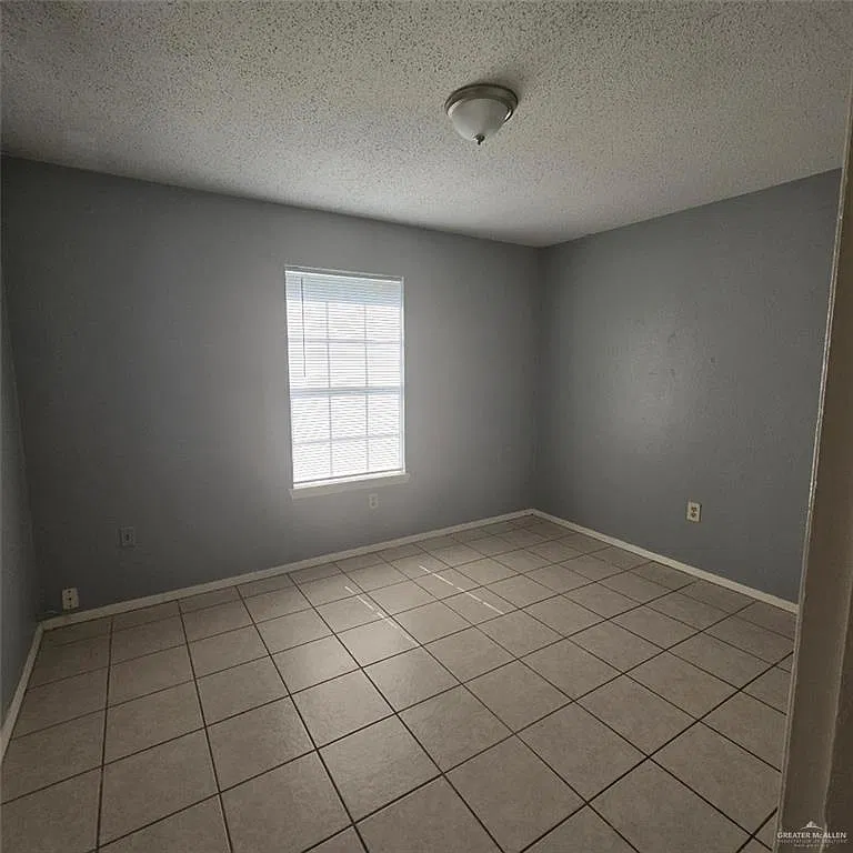 2 bed, 1.0 bath, 15500 sqft, $730 — Photo 4