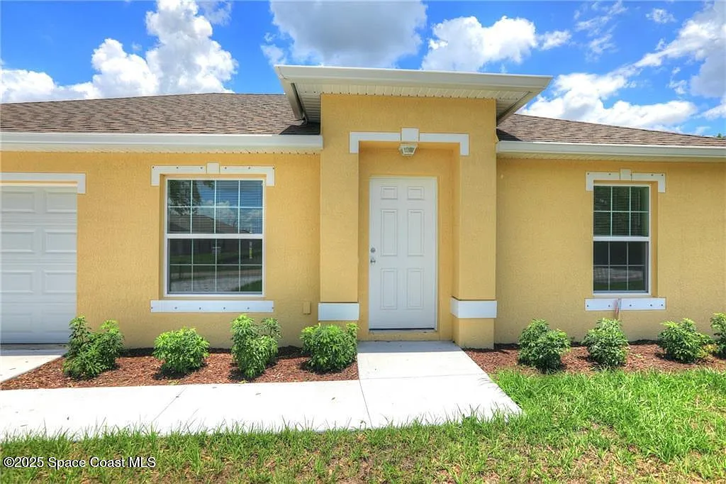 3 bed, 2.0 bath, 1275 sqft, $2,000 — Photo 4