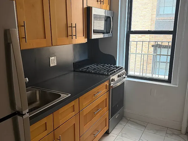 400 E 50th St #3G — Photo 4
