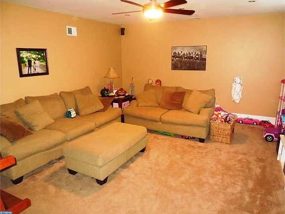 4th image of 414 Sunset Dr
