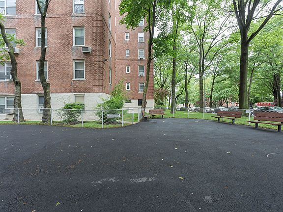 3rd image of 2621 Union St APT 6H