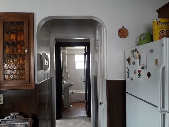 5th image of 712 E Empire Ave