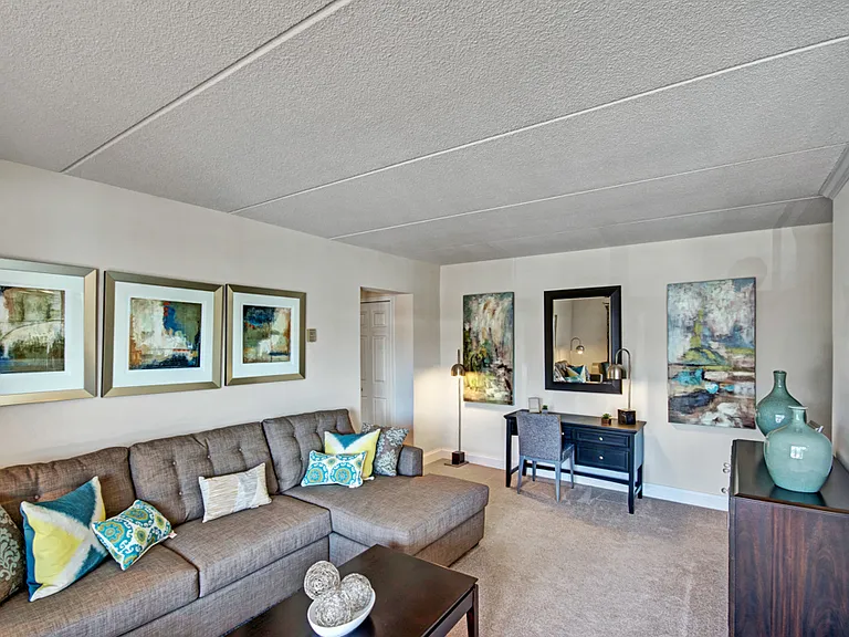 Golf Club Apartments — Photo 25