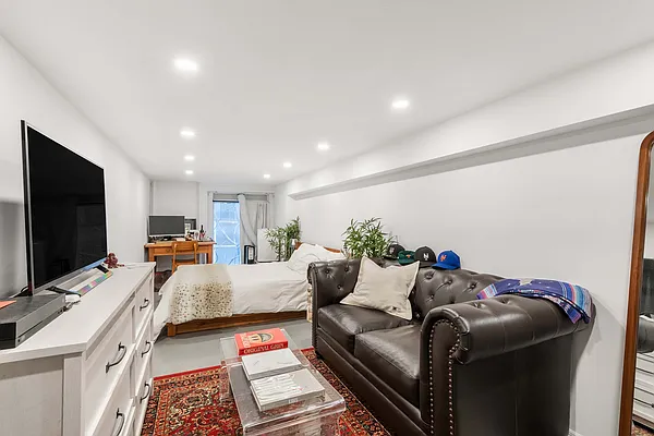 Rented by Compass | media 10