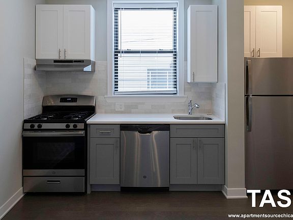 5th image of 3926 N Keeler Ave #1E