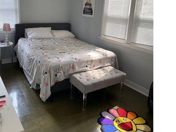 4th image of 412 Warfield Ave
