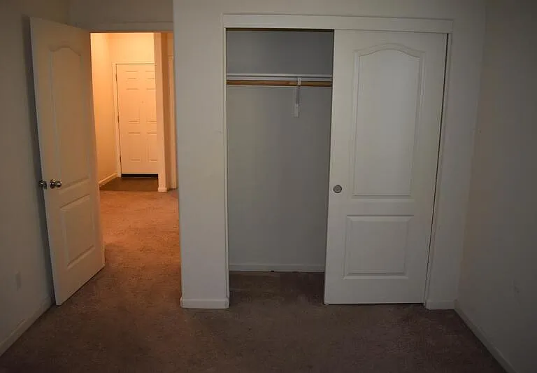 686 Phelps Dr — Photo 24