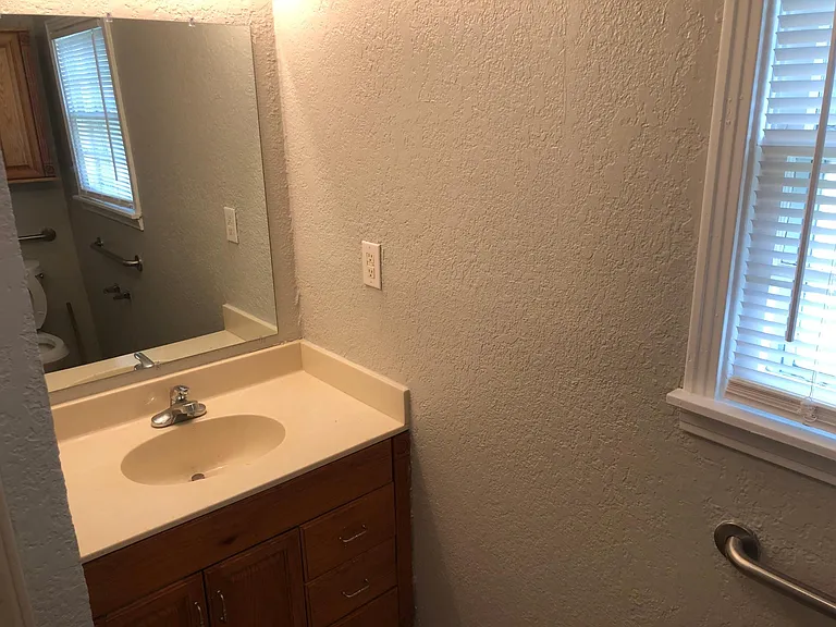 1141 E Sunset St — Photo 8
