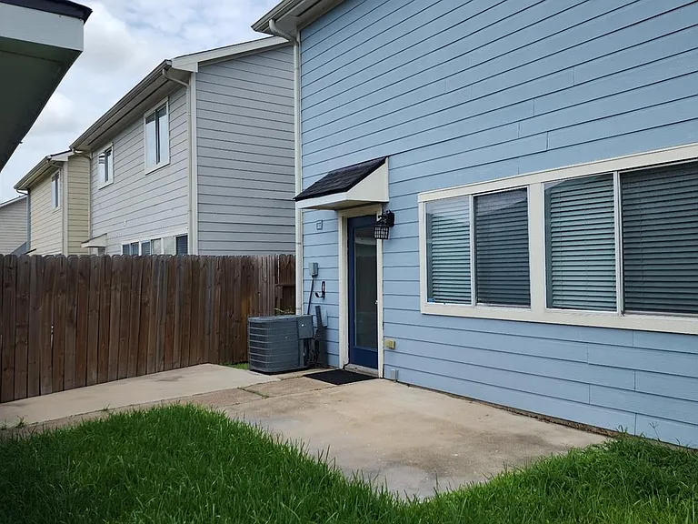 11929 Sanspereil Dr — Photo 11
