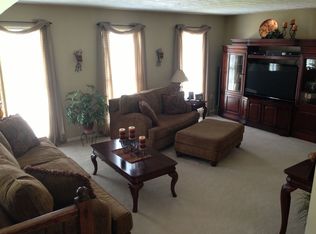 614 Village Green Blvd E, Mars, PA 16046