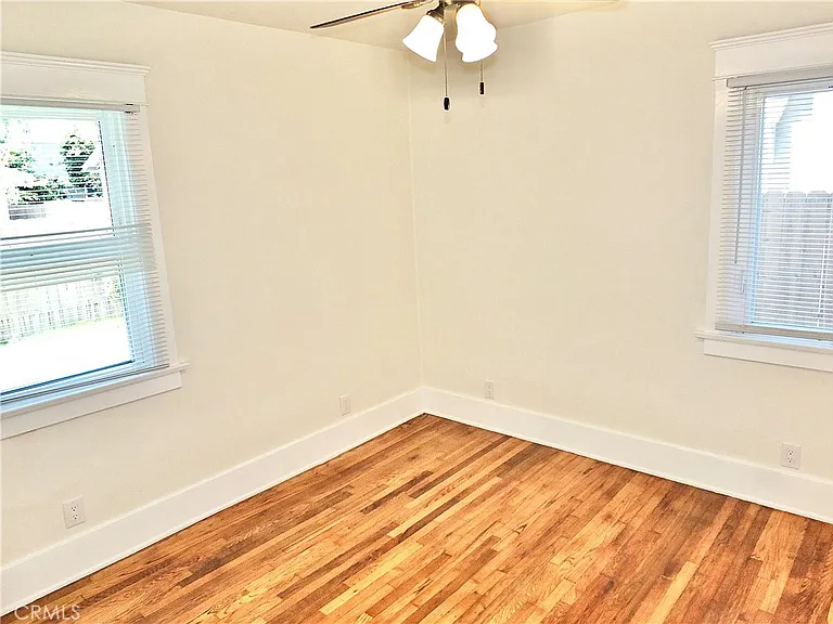 4036 E Vermont St — Photo 45