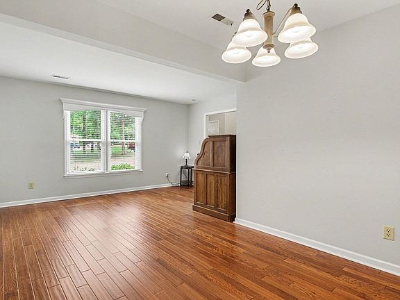 4th image of 6404 Meadow View Dr