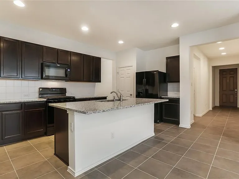 2233 Ringstaff Rd — Photo 3