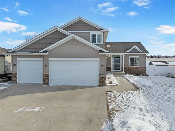 2616 17th St NW, Minot, ND 58703