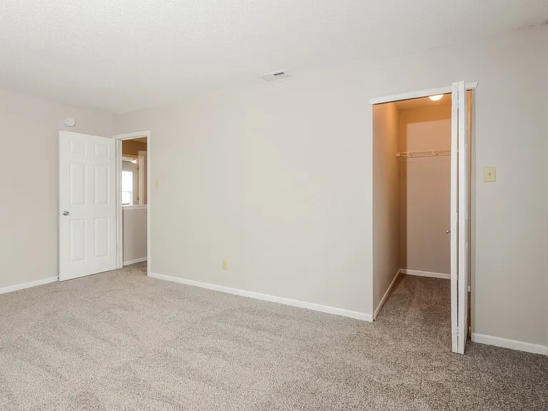 2012 Southernwood Ln — Photo 15
