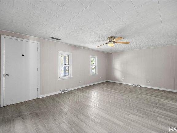 4th image of 128 Voight Pl