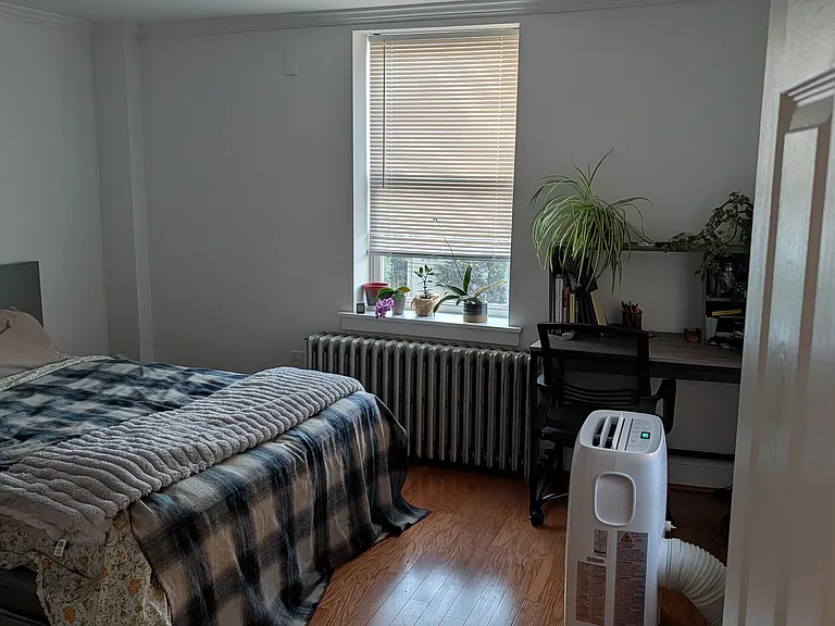 2100 Spring St #3R — Photo 3