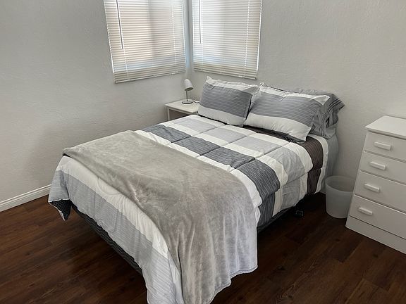 4th image of 921 Hoover Ave #1/2